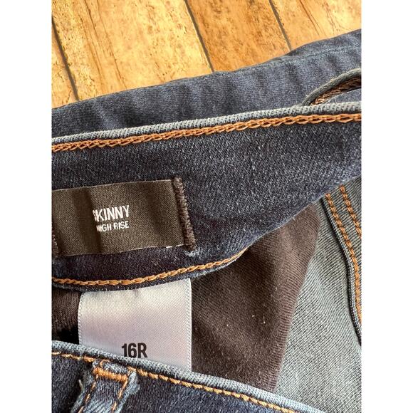 Express High Rise Dark Wash Supersoft Skinny Jeans Color: Dark Wash 16 Regular - Picture 8 of 11